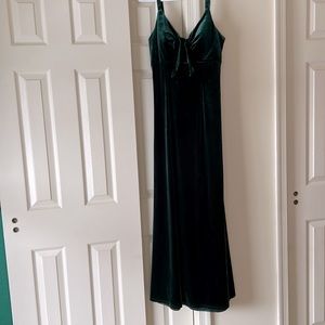 Revelry Drew Velvet Bridesmaid Dress. Classic Emerald Size 8